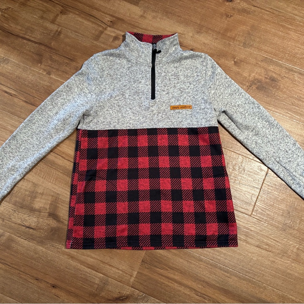 Simply Southern Gray and Red Houndstooth design pullover Sz Large